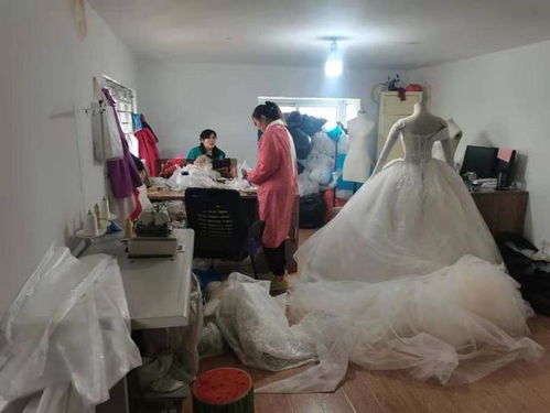 藏身于苏州和泰家园小区14幢阁楼内,一婚纱加工小作坊被取缔